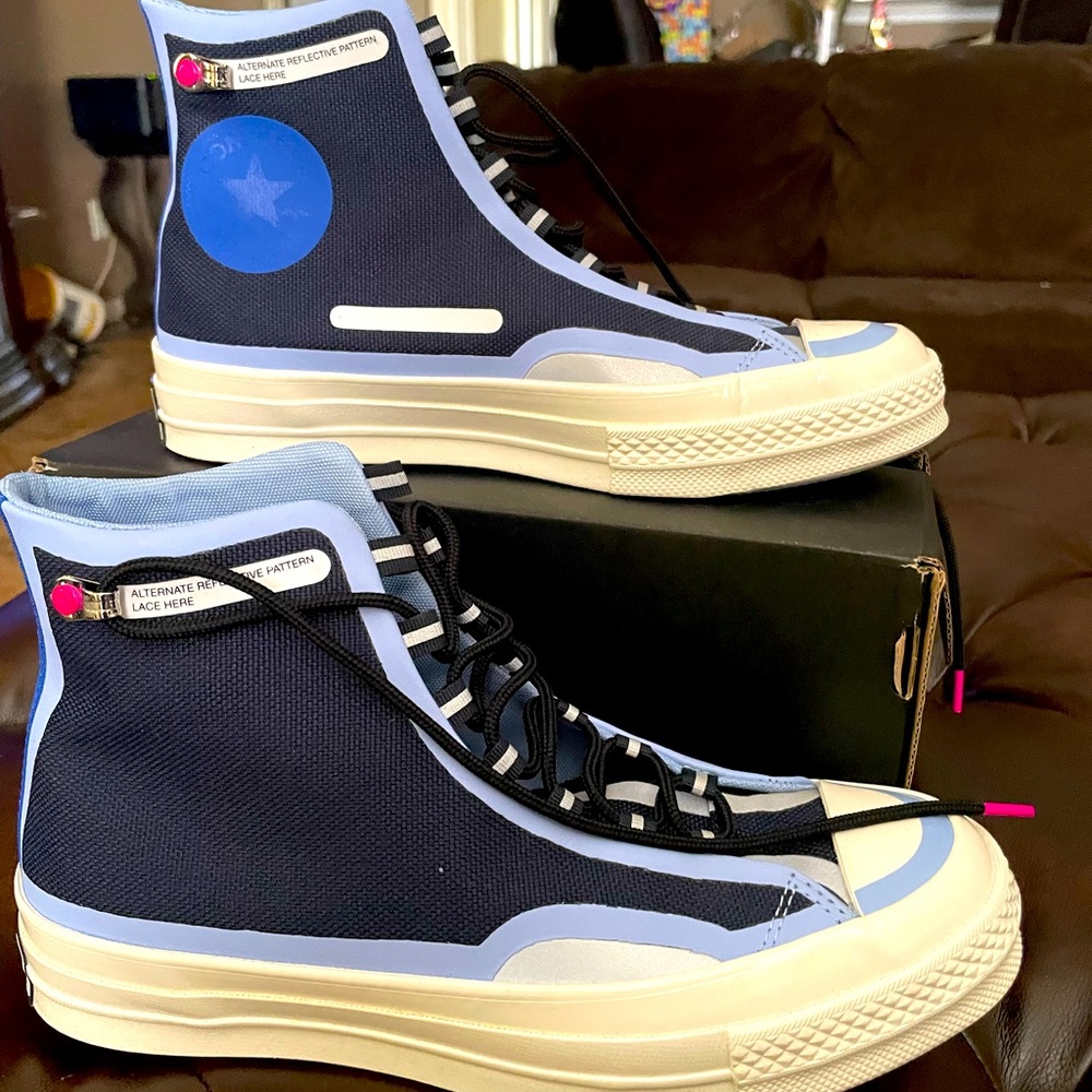 Converse Unisex size 7 women 5 men